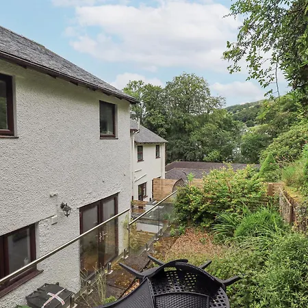 Merry Bank * آمبيلسايد